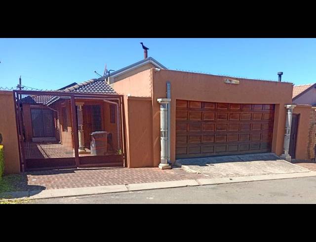 3 BEDROOM HOUSE FOR SALE IN PROTEA NORTH